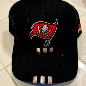 NFL Adidas Tamps Bay Buccaneers cap size 7 and 3/8